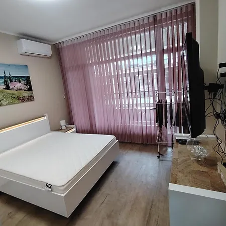 дени хоум Apartment Burgas